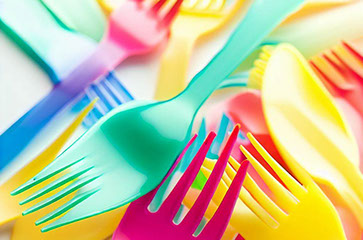 Tenedores plásticos para negocios y eventos de Limpa Ecuador