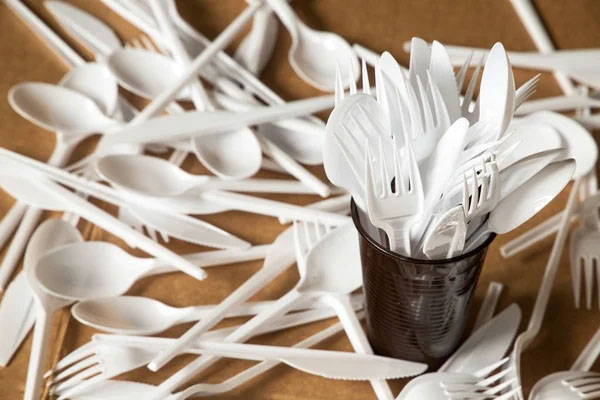 Cubiertos plásticos en Ecuador para negocios, distribuidores y eventos de Limpa Ecuador